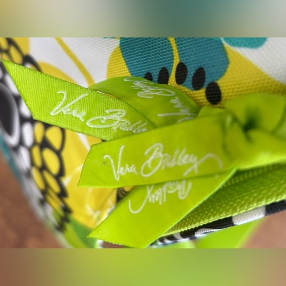 Vera bradley retired limes up picnic basket & blanket set - Picture 9 of 16